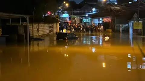 Hujan Deras Berdurasi Singkat Picu Munculnya Genangan Air di Sejumlah Titik Ruas Jalan Protokol